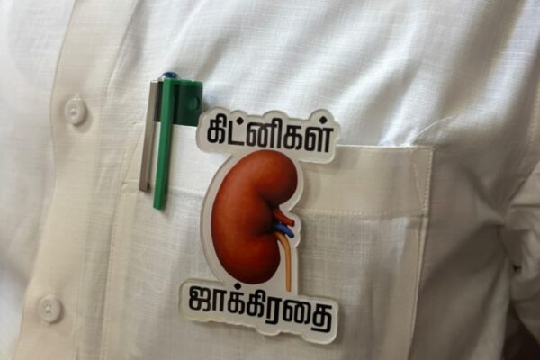 கவனத்தை ஈர்த்த அதிமுகவினர்! சட்டப்பேரவை வளாகத்தில் பரபரப்பு!
