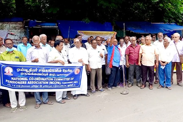 புதுச்சேரி ஓய்வூதியர்கள் சங்கத்தினர் ஆர்ப்பாட்டம்…