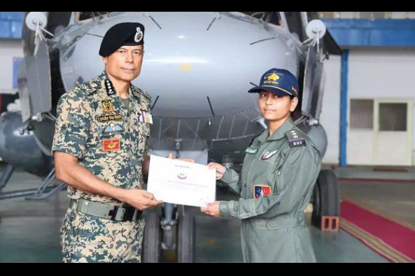 BSF-ன் முதல் பெண் விமானப் பொறியாளர்: இன்ஸ்பெக்டர் பாவ்னா சவுத்ரியின் வரலாற்று சாதனை!