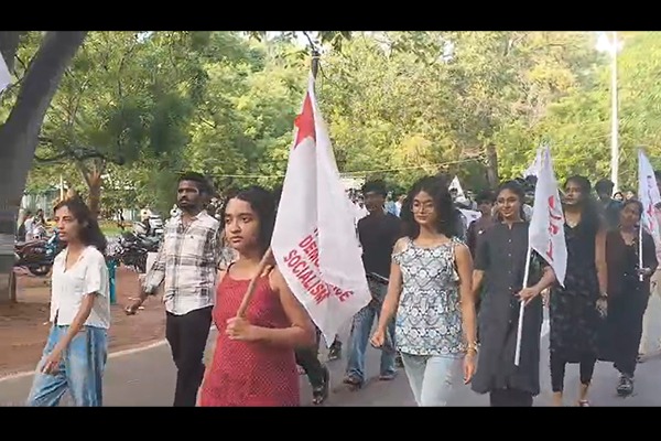 புதுச்சேரி பல்கலைக்கழகத்தில் மீண்டும் மாணவர் போராட்டம்