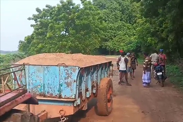 பாகூர் அருகே தென்பெண்ணை ஆற்றில் மணல் திருட்டு!
