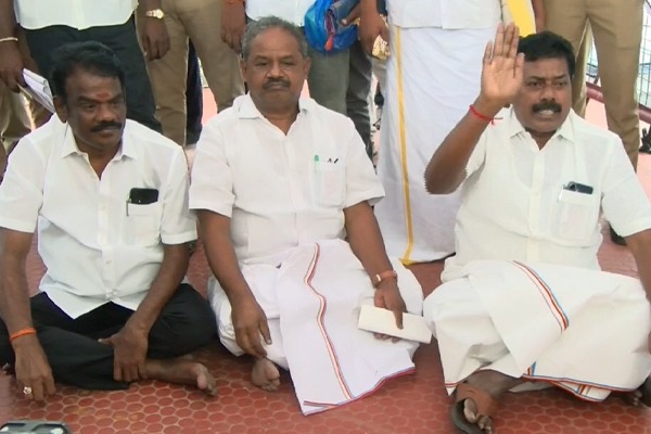 அன்புமணி ஆதரவு பாமக சட்டமன்ற உறுப்பினர்கள் தர்ணா போராட்டம்!
