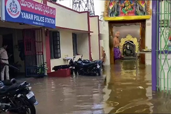 புதுச்சேரி மாநிலம் ஏனாம் பிராந்தியத்தில் கனமழை!