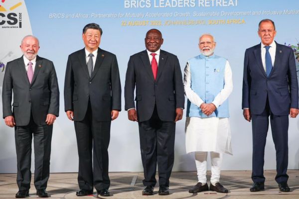 டாலருக்கு செக் வைக்குமா BRICS? இந்தியாவின் புதிய திட்டத்தால் மாறப்போகும் உலக பொருளாதாரம்!