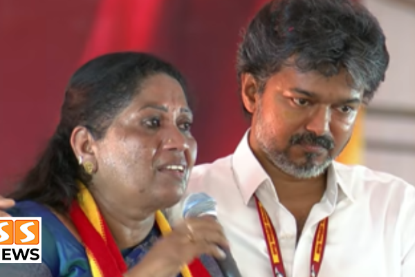 மேடையில் கண்ணீர் விட்ட சத்யபாமா!சத்யபாமாவின் தோளைத் தட்டிய விஜய் ...