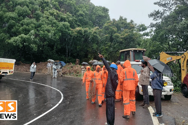 நீலகிரியில் கனமழை, நிலச்சரிவு அபாயம்! மாலை 6 மணி முதல் போக்குவரத்துக்குத் தடை !