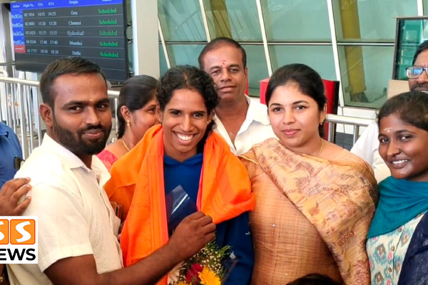 3 பதக்கங்களுடன் கோவை திரும்பிய வித்யா ராம்ராஜ்.. உற்சாக வரவேற்பு அளித்த அமைச்சர்!