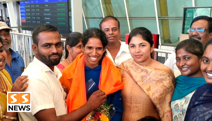 3 பதக்கங்களுடன் கோவை திரும்பிய வித்யா ராம்ராஜ்.. உற்சாக வரவேற்பு அளித்த அமைச்சர்!