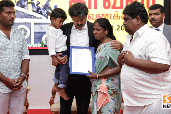 பணியின்போது உ*ரிழந்த காவலர்கள் குடும்பங்களுக்கு ரூ.5.96 கோடி காப்பீடு! முதல்வர் விஜய் வழங்கினார்!