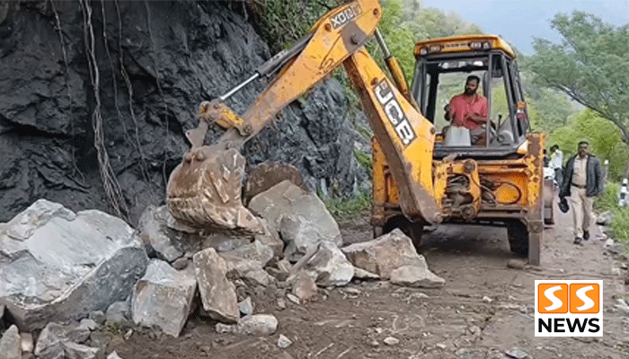 வால்பாறை மலைப்பாதையில் மண்சரிவு – 20 மணி நேரம் போக்குவரத்து பாதிப்பு!